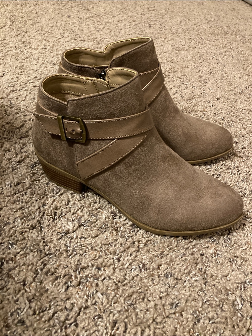 Life Stride Velocity 2.0 Ally Booties in Tan